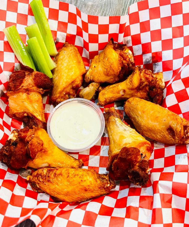 Quig's traditional jumbo wings with ranch and celery